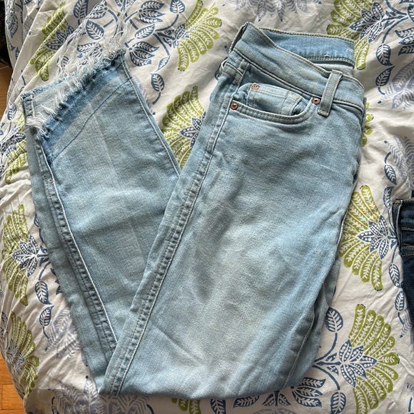 7 for all Mankind Roxanne Ankle tapered frayed hem light wash size 24 - Picture 6 of 7